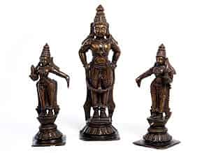 Detailabbildung:  Drei indische Bronzefiguren