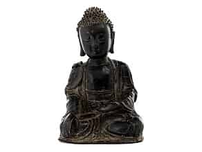 Detailabbildung:  Chinesische Buddhafigur in Bronze