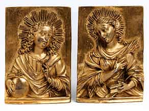Detailabbildung:  Paar vergoldete Reliefplaketten in schwerem Silberguss mit Darstellung des jugendlichen Jesus sowie der Maria