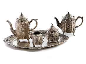 Detailabbildung:  Silbernes Kaffee- und Teekannenservice im Rokoko-Stil