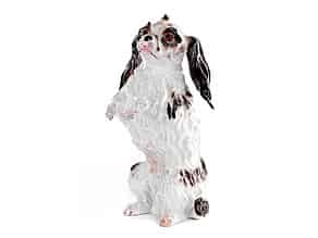 Detailabbildung:  Meissener Porzellanhund nach Modell von J.J. Kaendler