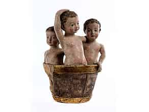 Detail images:  Gruppe von drei nackten Kindern in einem Holzzuber