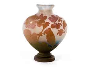 Detailabbildung:  Vase mit Hibiscus-Blüten