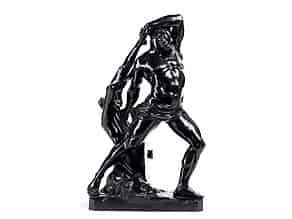 Detailabbildung:  Bronzefigur mit Darstellung des Herkules und Lichas 
