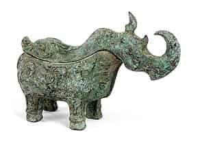 Detail images:   Bronzedeckelgefäß in Form eines Nashorns
