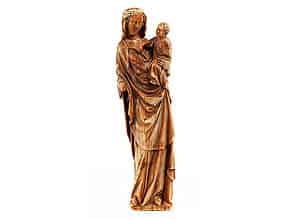 Detail images:   Elfenbeinfigur einer Madonna mit dem Kind