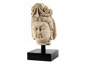 Detailabbildung:   Kopf einer Bodhisattva-Figur