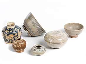 Detail images:   Konvolut von sechs thailändischen Keramiken