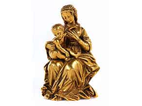 Detailabbildung:   Brozefigurengruppe einer Madonna mit Kind