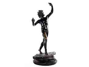 Detailabbildung:   Bronzefigur des tanzenden Fauns 