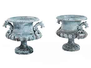 Detailabbildung:   Paar emaillierte Vasen mit Drachenköpfen