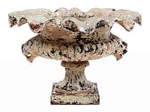 Detailabbildung:   Große Vase mit Löwenköpfen