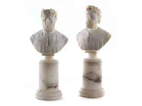 Detailabbildung:  † Büstenpaar in Alabaster mit Wiedergabe der italienischen Dichter Dante und Petrarca