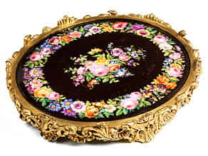 Detail images:  † Tafelaufsatztablett in vergoldeter Bronze und polychrom bemaltem Porzellan