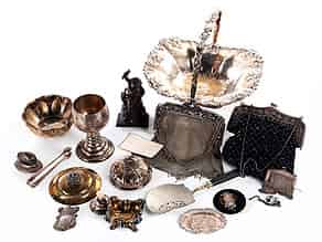 Detailabbildung:   Konvolut von Silber und zahlreichen versilberten Objekten