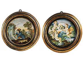 Detail images:   Paar Majolika-Teller in vergoldeten Holzrahmen