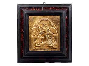 Detailabbildung:   Seltenes und museales, feuervergoldetes Kupferrelief mit Darstellung der Rosenspende an Maria mit dem spanischen Monarchen Philipp III 