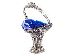 Detail images:   Hoher Silberkorb mit blauem Glaseinsatz