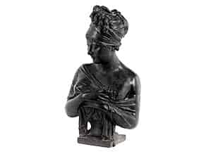 Detailabbildung:   Bronzebüste der Madame Récamier nach Modell von Jean-Antoine Houdon, 1741 - 1828