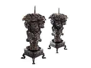 Detailabbildung:   Paar Kerzenhalter in Bronze
