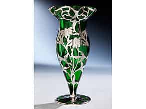 Detailabbildung:   Smaragdgrüne Jugendstil-Glasvase mit Silberauflage