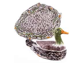 Detail images:  Fayence-Deckelterrine in Form einer Ente auf Présentoire