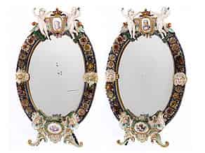Detailabbildung:   Paar ovale Porzellan-Spiegelrahmen