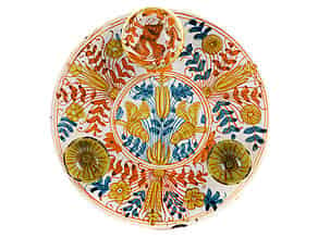 Detail images:  Majolika-Teller mit Eierbecher und Salzschälchen mit Lüsterdekor