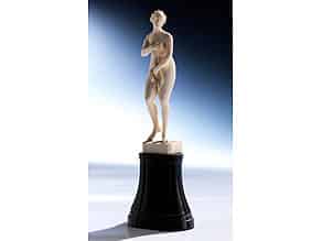 Detailabbildung:  Elfenbein-Statuette einer nackten Venus