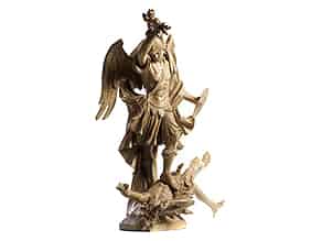 Detailabbildung:   Geschnitzte und gefasste Figurengruppe des Heiligen Michael im Kampf gegen den Satan