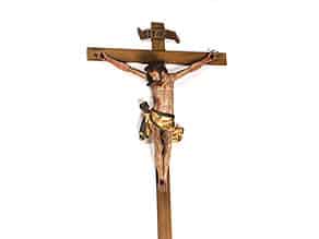 Detailabbildung:   Holzkreuz mit geschnitztem Corpus Christi
