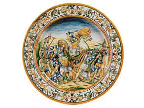 Detail images:   Große Majolika-Platte mit antiker Schlachtendarstellung