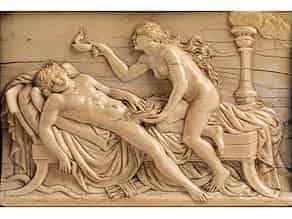 Detailabbildung:   Elfenbeinrelief mit antik-mythologischer, erotischer Darstellung