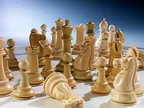 Detailabbildung:   Großes Elfenbein-Schachspiel