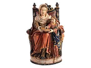 Detailabbildung:  Schnitzfigurengruppe der thronenden Heiligen Anna mit der jungen Maria