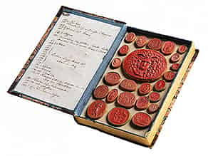 Detailabbildung:  Sammlung von antiken Kameenabgüssen (Daktyliothek) in Buchform