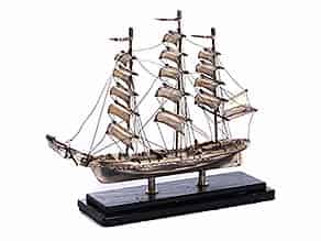 Detail images:  Silbernes Modell eines Schiffes
