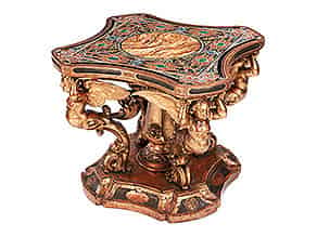 Detail images:  Höchst dekorativer, reich figürlich geschnitzter Salontisch im Barockstil