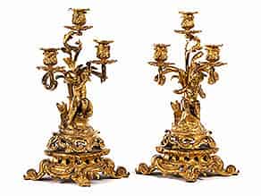 Detailabbildung:  Paar figürlich gestaltete Girandolen in Bronze und Vergoldung