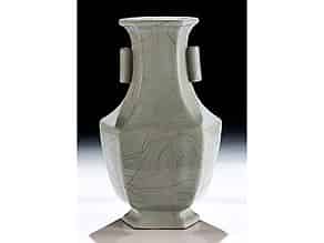 Detailabbildung:  Zweihenklige Vase