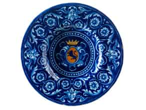 Detail images:  Majolika-Teller mit Wappen