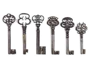 Detail images:   Konvolut von sechs Schlüsseln