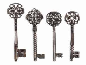 Detail images:  Konvolut von vier Schlüsseln