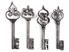 Detail images:   Konvolut von vier Schlüsseln