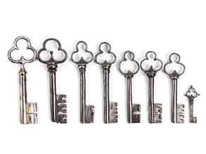 Detail images:  Konvolut von acht Schlüsseln