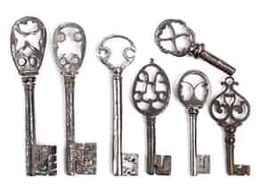 Detail images:  Konvolut von sieben Schlüsseln