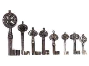 Detail images:  Konvolut von acht Schlüsseln