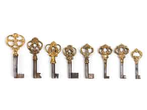 Detailabbildung:   Konvolut von acht Schlüsseln