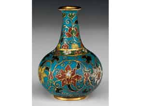 Detailabbildung:  Cloisonné Vase mit Chrysanthemen