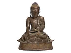 Detailabbildung:   Bronzefigur eines Buddha-Amitayus